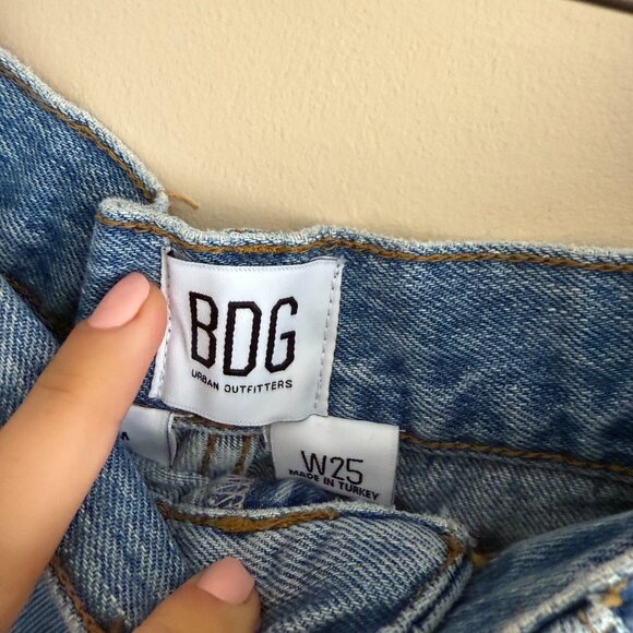 Urban Outfitters BDG Cuffed Mom Denim Short - Picture 3 of 4
